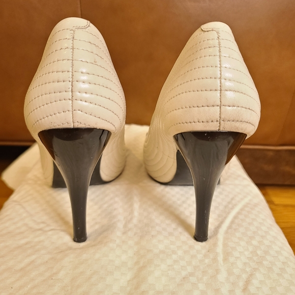BCBG white retro look heels - Picture 2 of 4